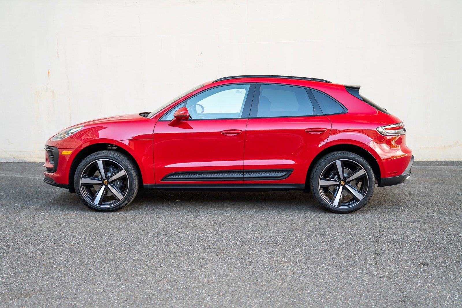 Certified 2025 Porsche Macan video 2