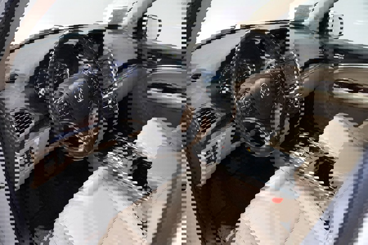 Used 2017 Acura MDX SH-AWD w/ Technology Package image 2