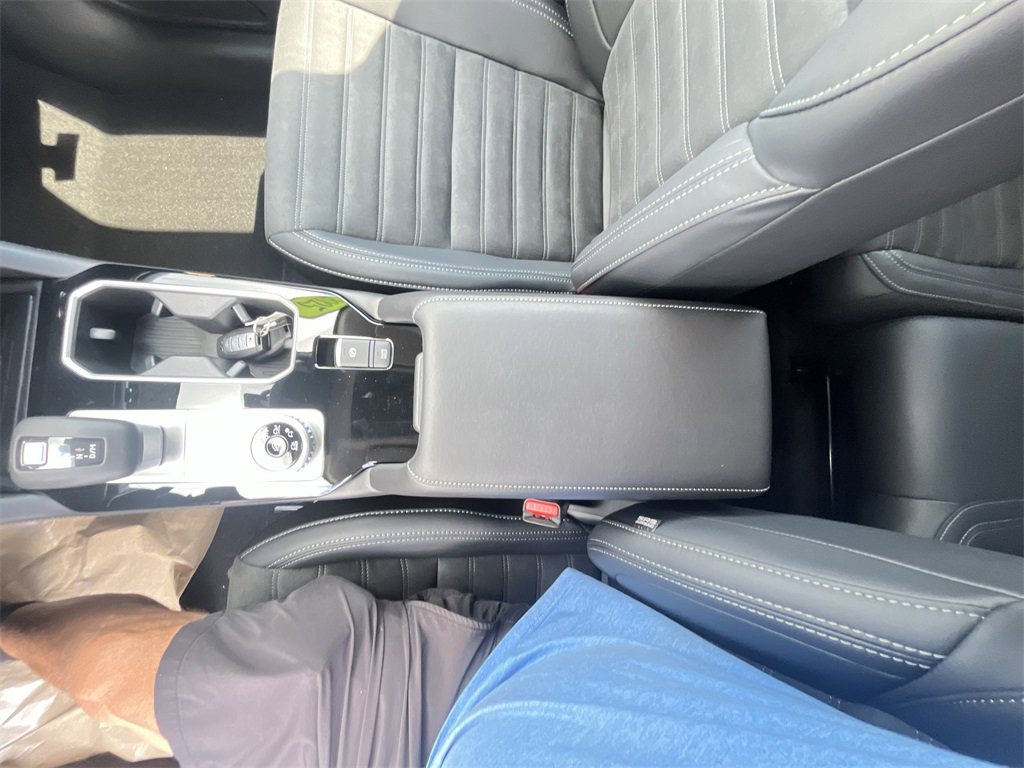 New 2025 Mitsubishi Outlander SE image 21