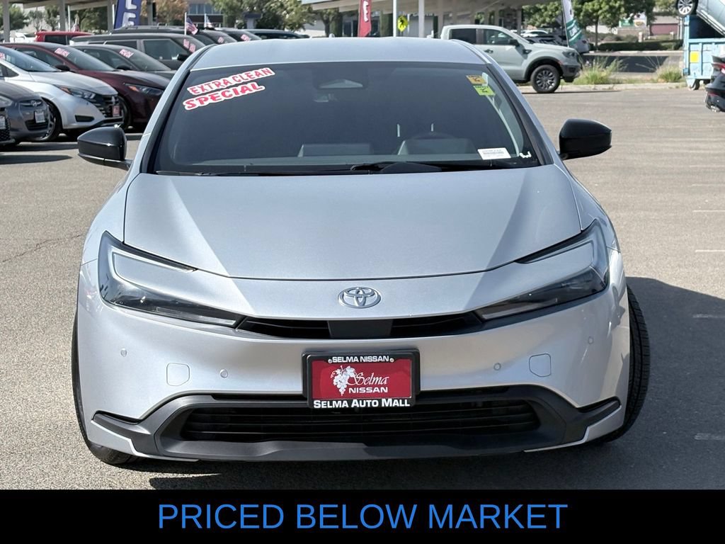 Used 2024 Toyota Prius LE FWD image 3