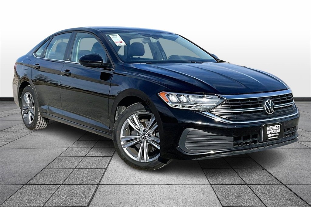 Used 2024 Volkswagen Jetta SE image 2