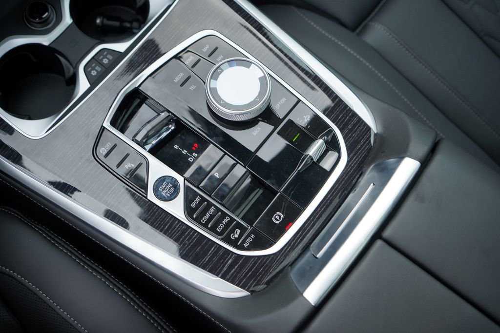 New 2026 BMW X7 M60i image 17