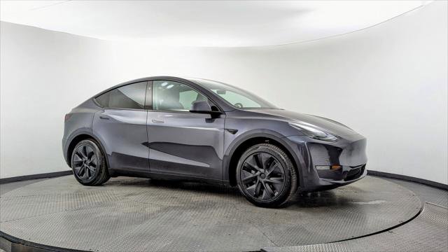 Used 2025 Tesla Model Y Long Range RWD image 9