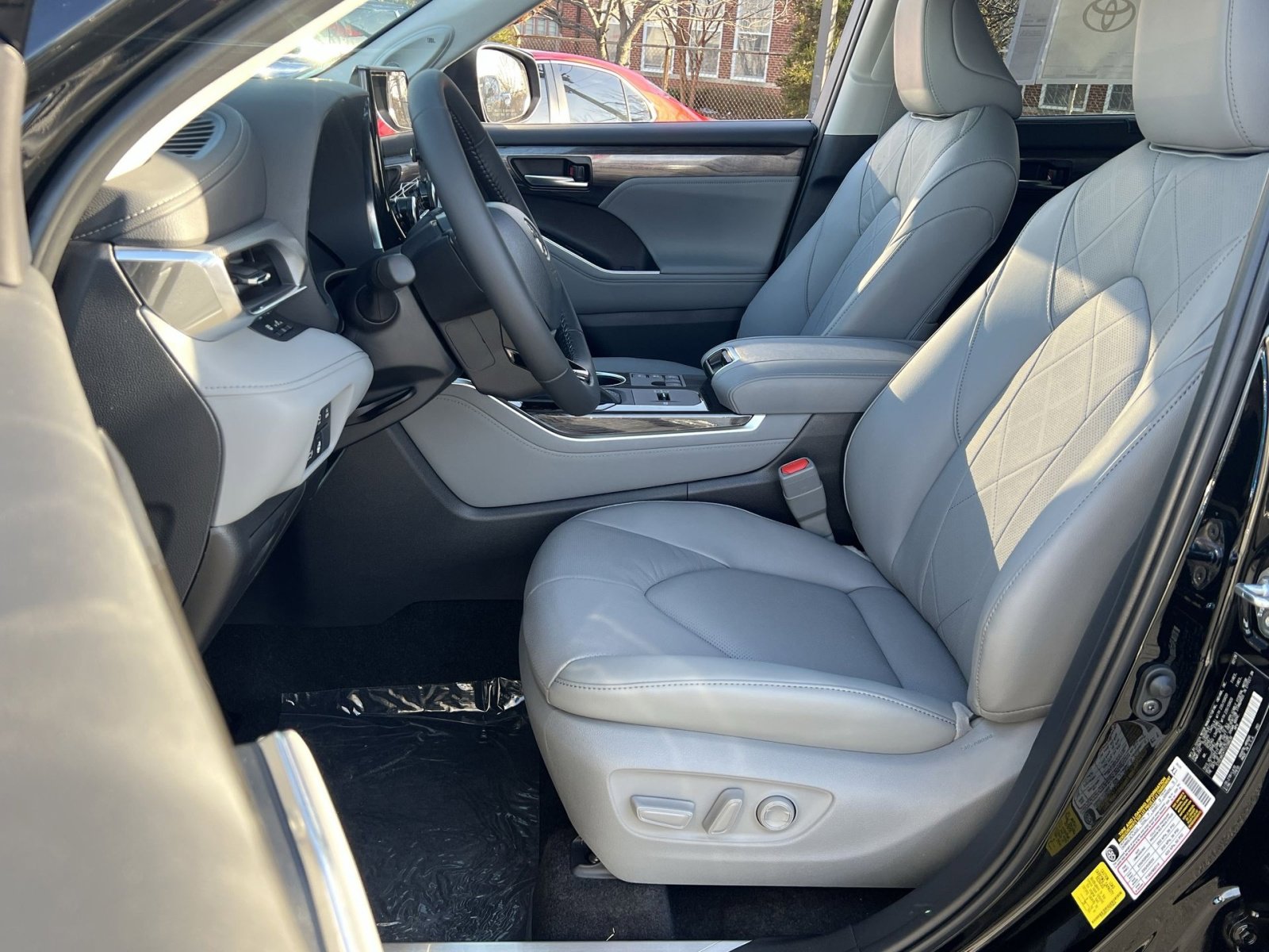 New 2026 Toyota Highlander Platinum image 7