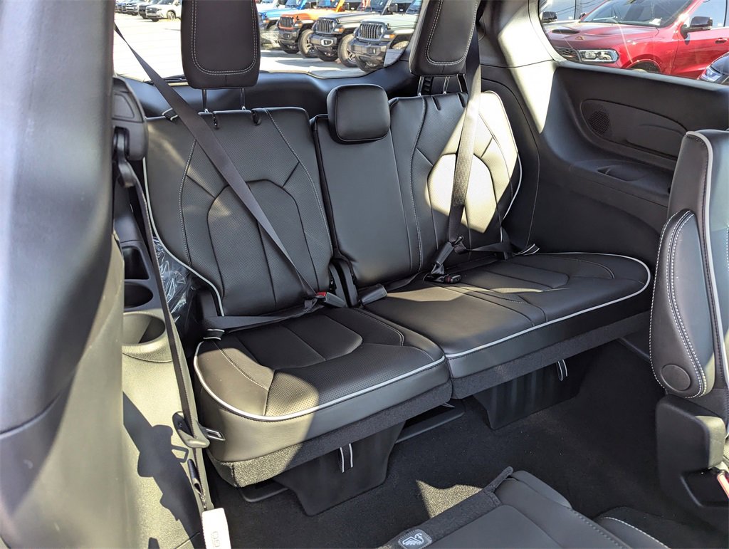 New 2026 Chrysler Pacifica Limited image 36