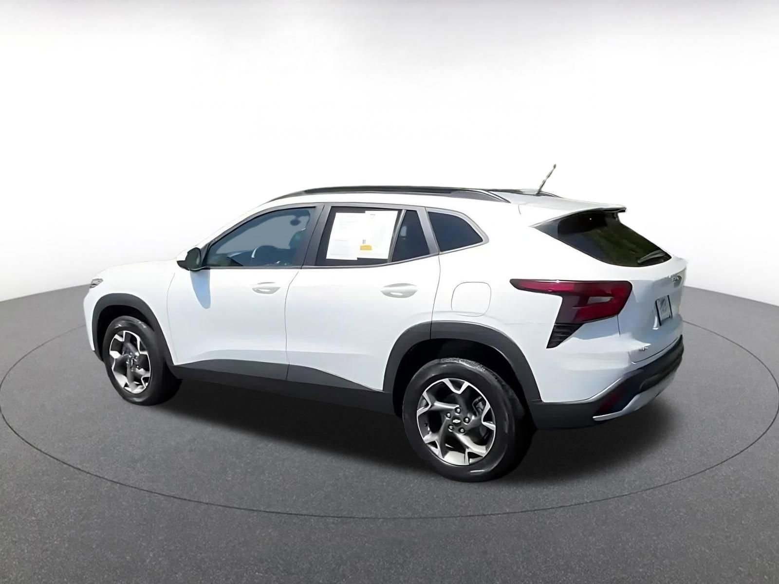 Used 2025 Chevrolet Trax LT FWD image 10