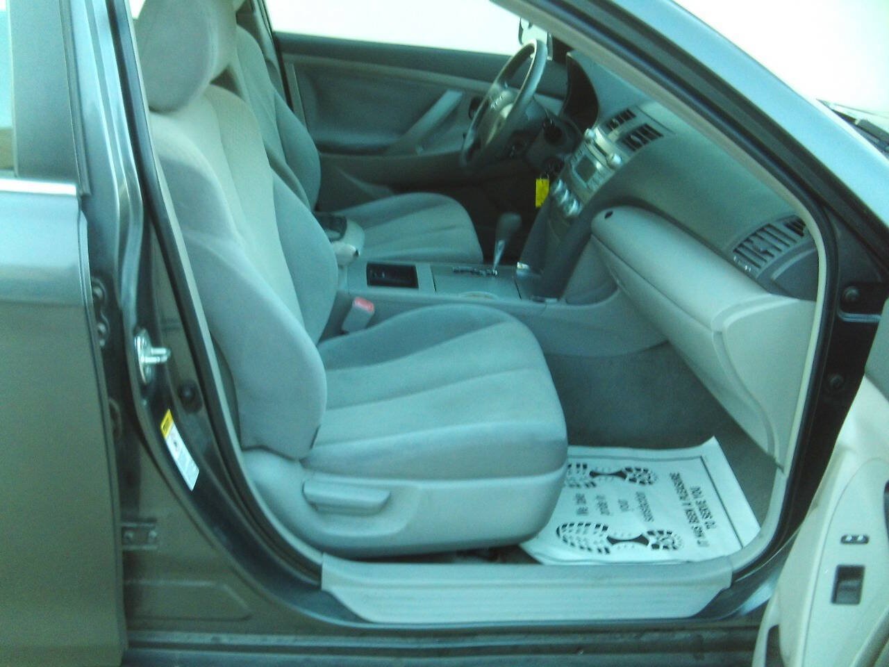 Used 2008 Toyota Camry LE FWD image 16