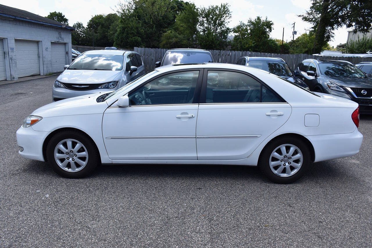 Used 2004 Toyota Camry XLE w/ VSC & Side Airbag Pkg FWD image 4