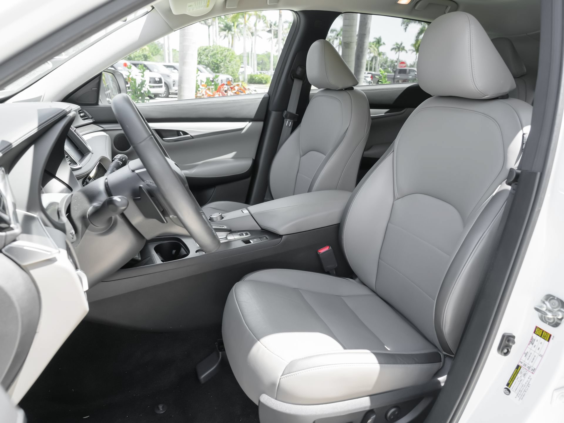 Used 2023 INFINITI QX50 Luxe FWD image 17