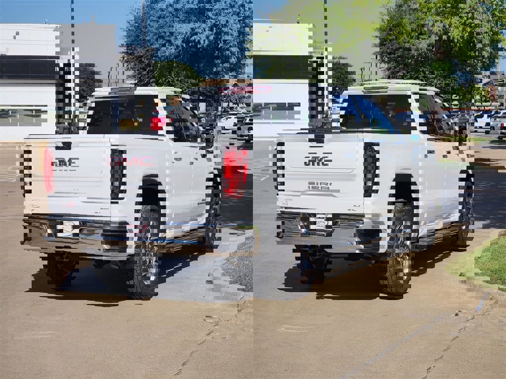 New 2026 GMC Sierra 1500 SLT image 4