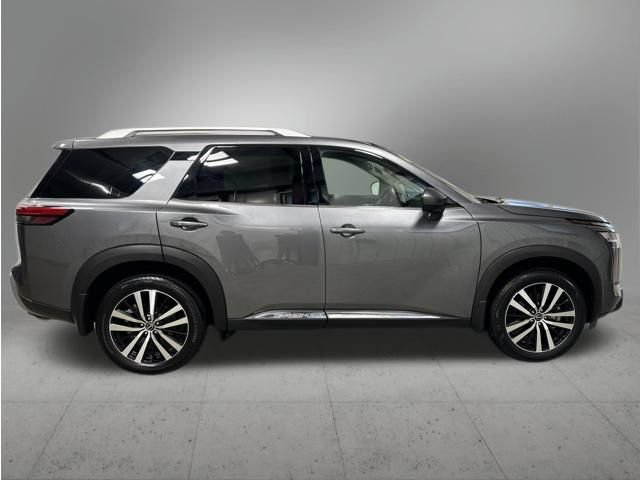 Used 2024 Nissan Pathfinder Platinum w/ Cargo Package AWD/4WD image 6