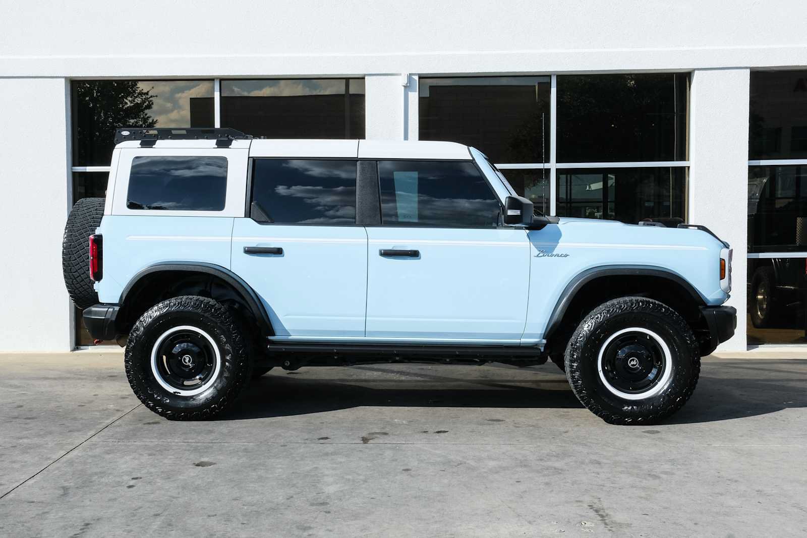 Used 2023 Ford Bronco Heritage Edition AWD/4WD image 7