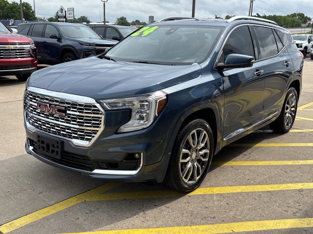Used 2024 GMC Terrain Denali w/ Denali Premium Package AWD/4WD image 10