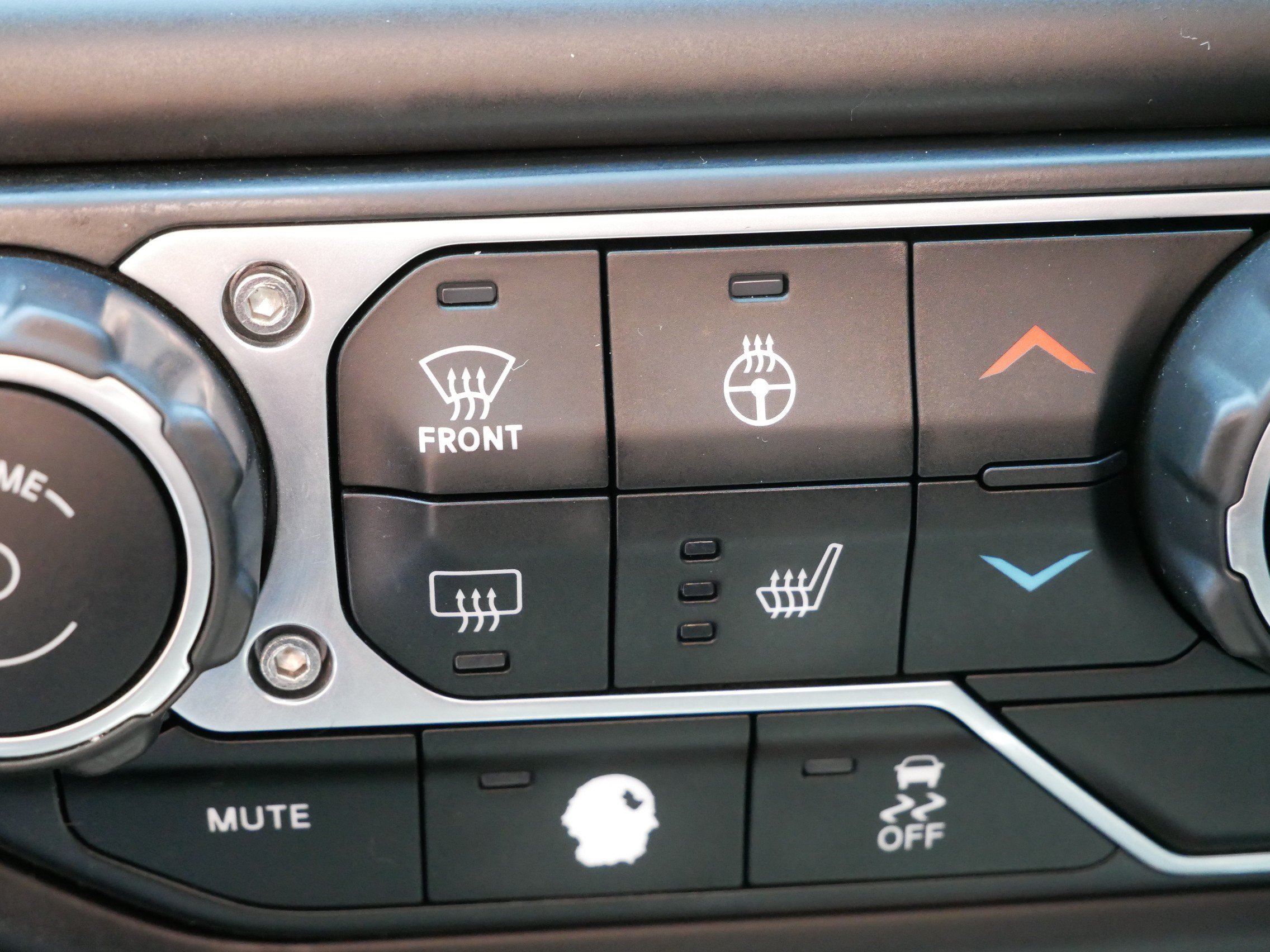 Used 2018 Jeep Wrangler Unlimited Sahara AWD/4WD image 29
