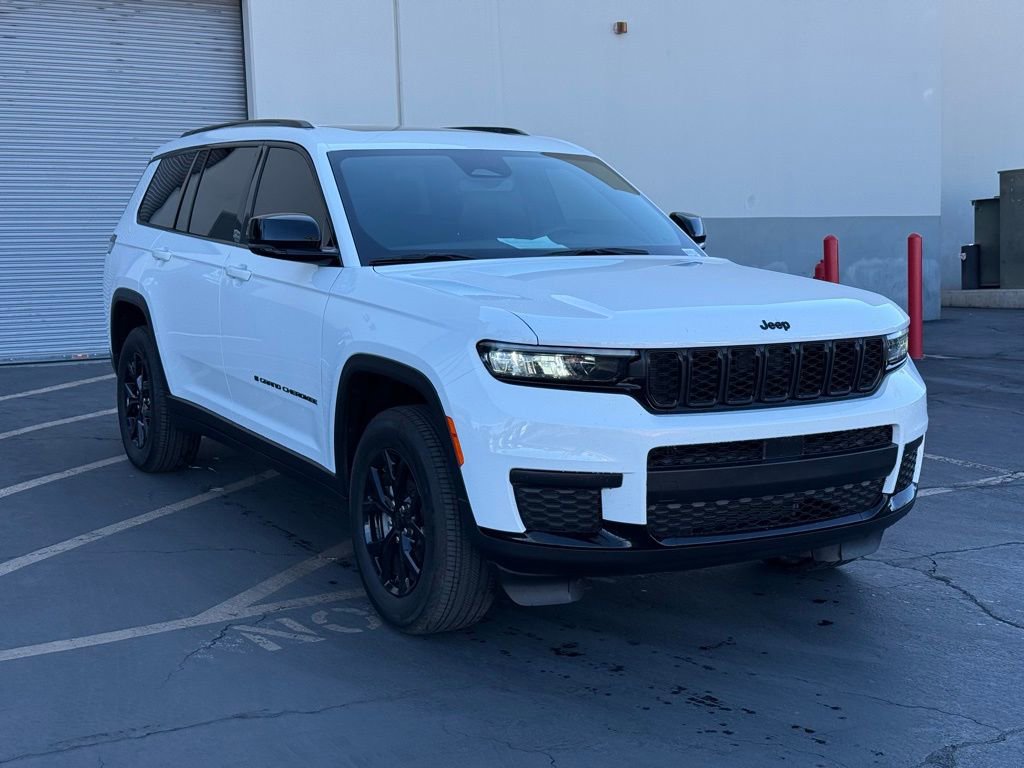 Used 2024 Jeep Grand Cherokee L Altitude RWD image 1