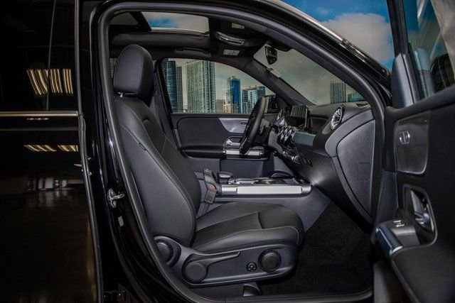 Certified 2022 Mercedes-Benz GLB 250 4MATIC image 22