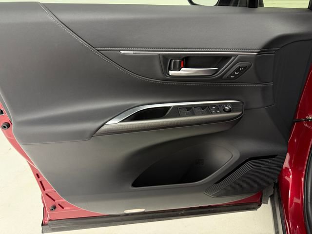 Used 2024 Toyota Venza XLE image 30