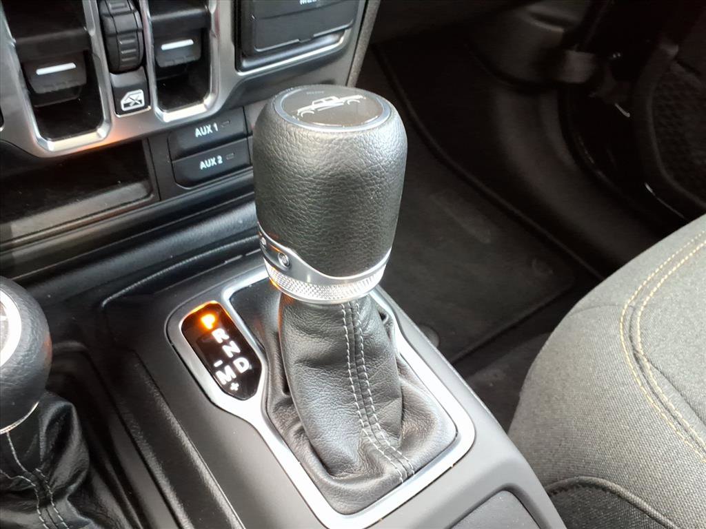 Used 2025 Jeep Gladiator Sport image 23