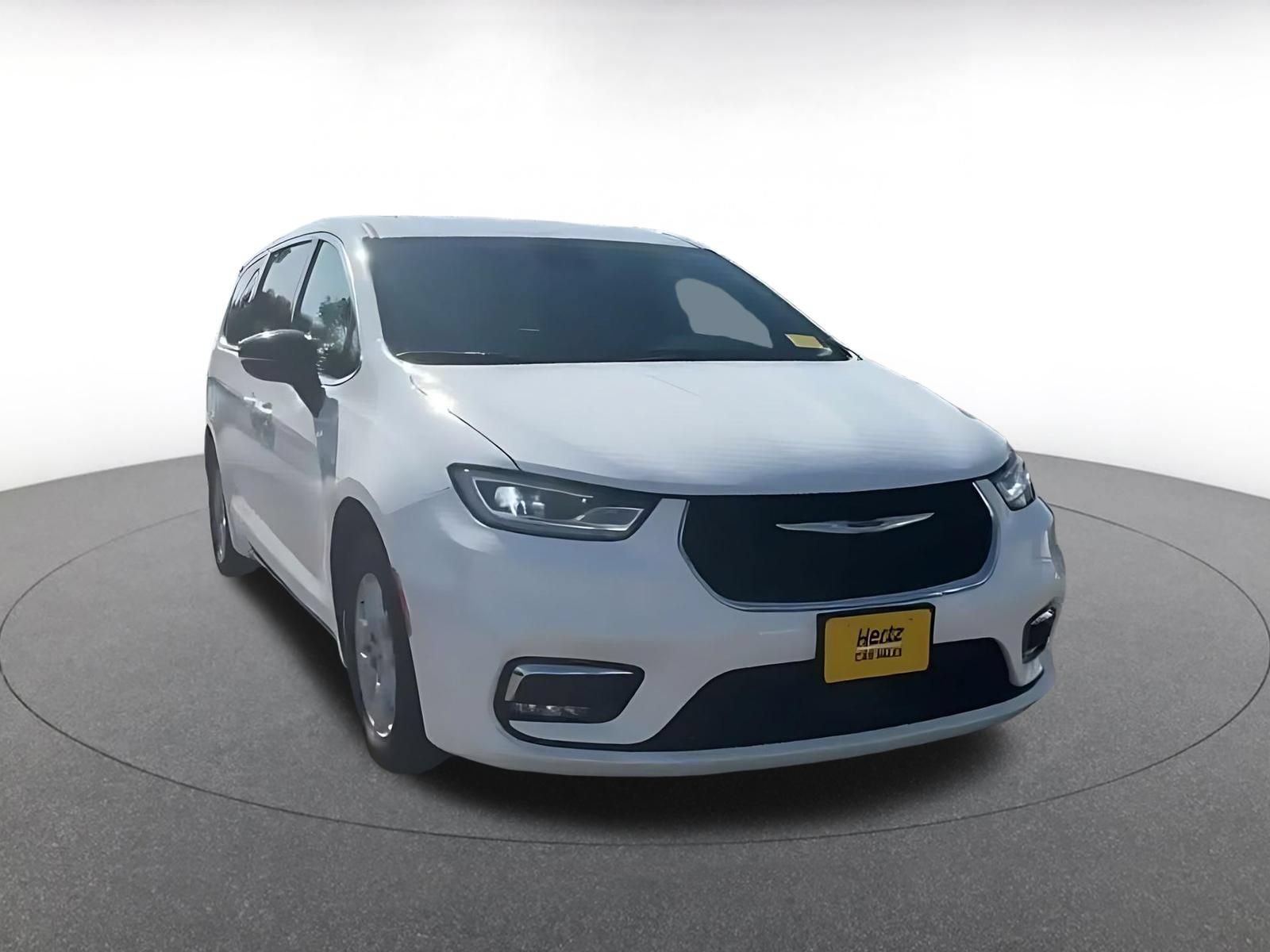 Used 2025 Chrysler Pacifica Select FWD image 3
