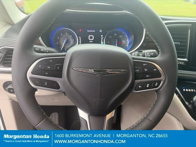 Used 2023 Chrysler Pacifica Limited w/ Uconnect Theater Family Group AWD/4WD image 16