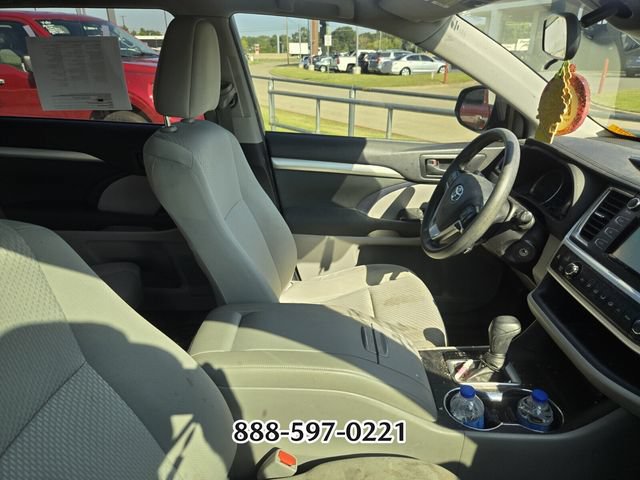 Used 2019 Toyota Highlander LE FWD image 9