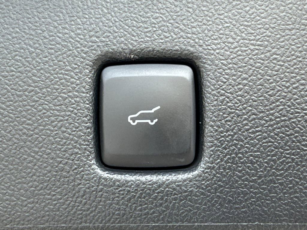 Used 2021 Ford Escape SE w/ Convenience Package FWD image 17