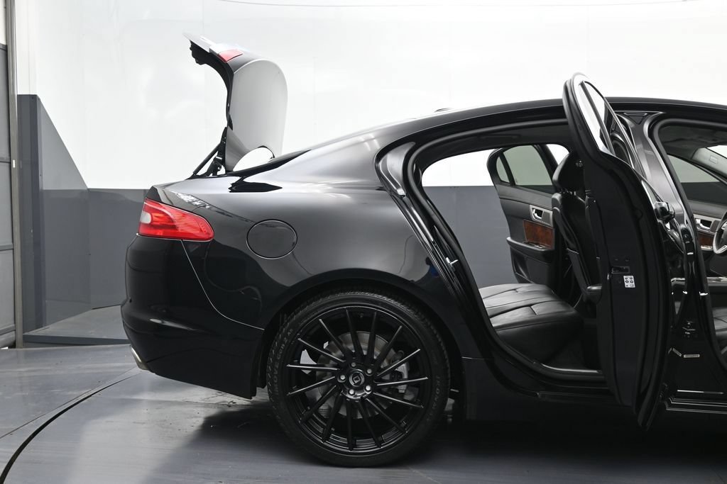 Used 2011 Jaguar XF Premium RWD image 10