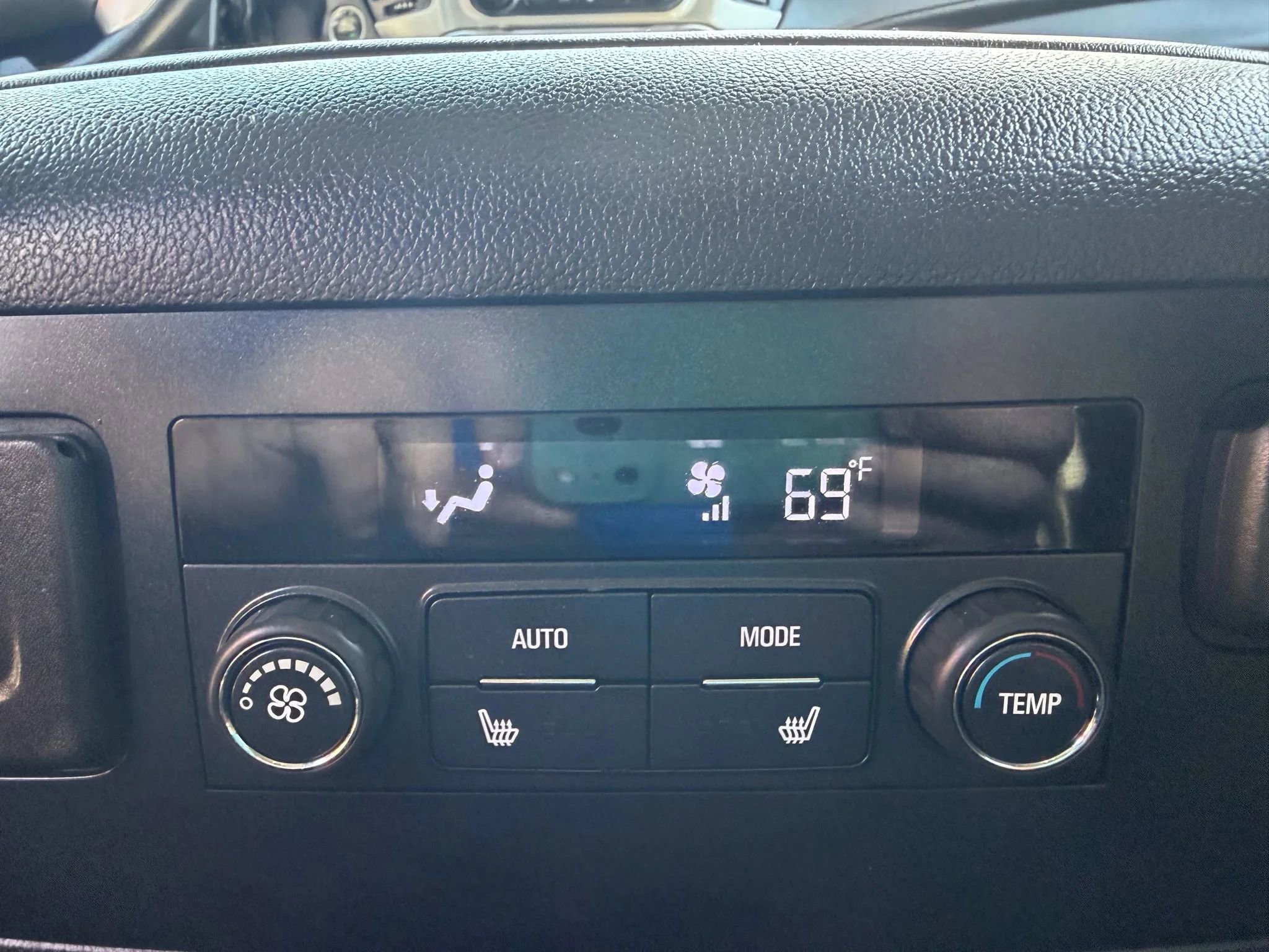 Used 2015 GMC Yukon SLT image 15