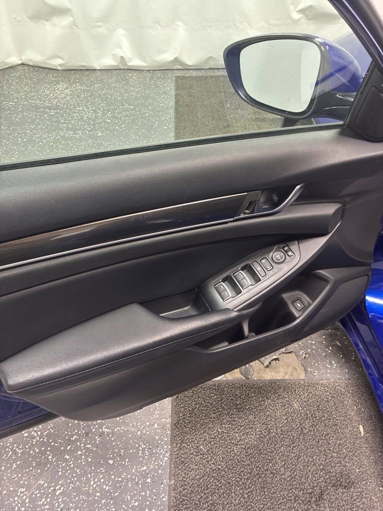 Used 2018 Honda Accord Sport image 12