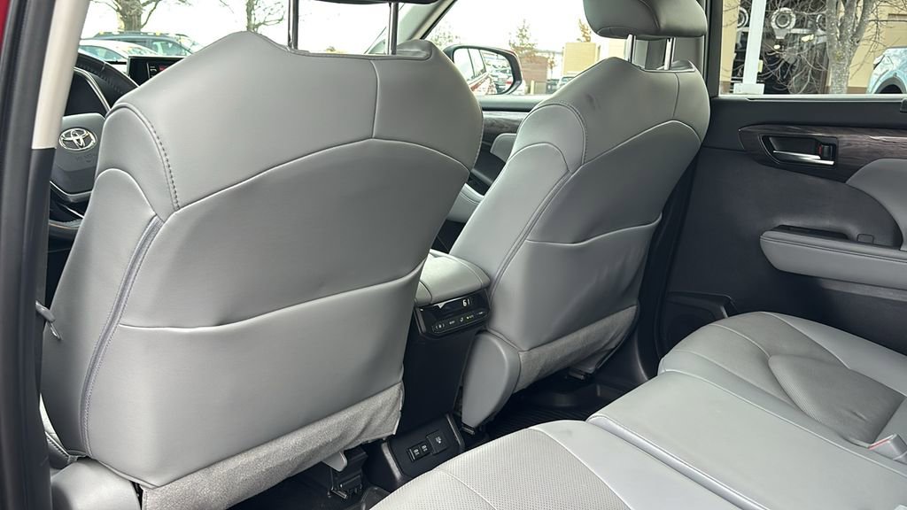 Used 2020 Toyota Highlander Limited image 31