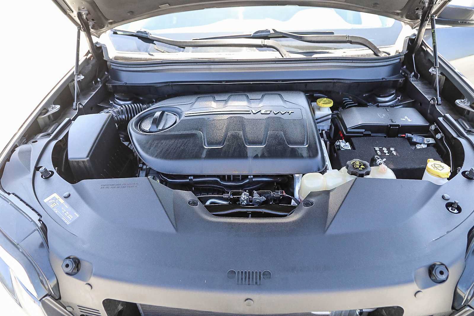 Used 2021 Jeep Cherokee Latitude Lux FWD image 24