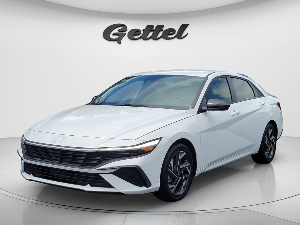 Certified 2025 Hyundai Elantra SEL FWD image 1