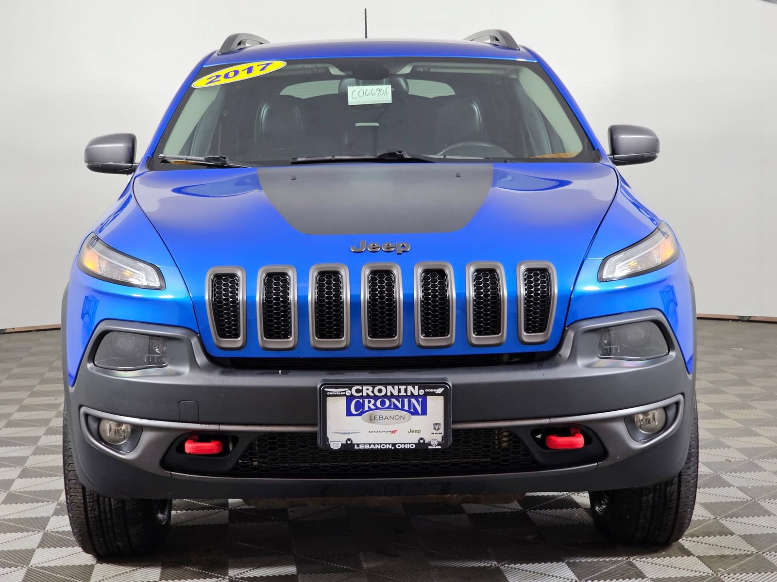 Used 2017 Jeep Cherokee Trailhawk AWD/4WD image 38