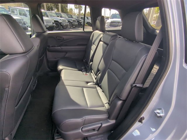 Used 2025 Honda Passport EX-L image 16
