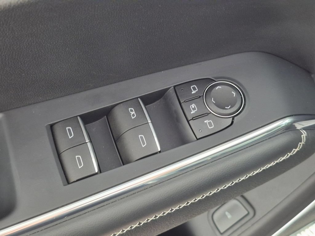 Used 2025 GMC Acadia Denali FWD image 13
