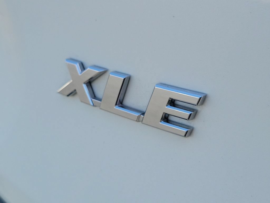 Used 2022 Toyota RAV4 XLE Premium FWD image 9