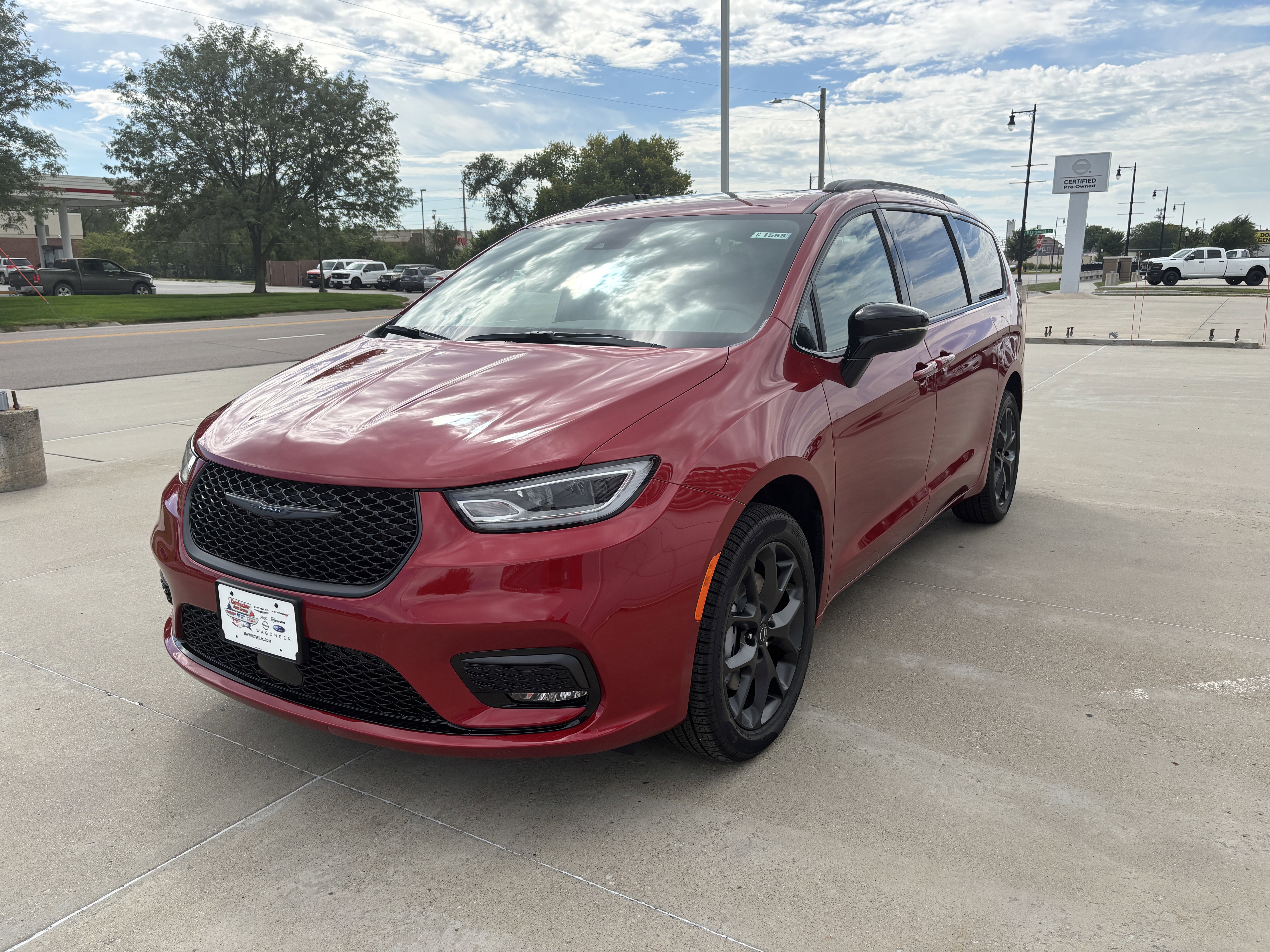 New 2026 Chrysler Pacifica Limited w/ S Appearance Package image 4