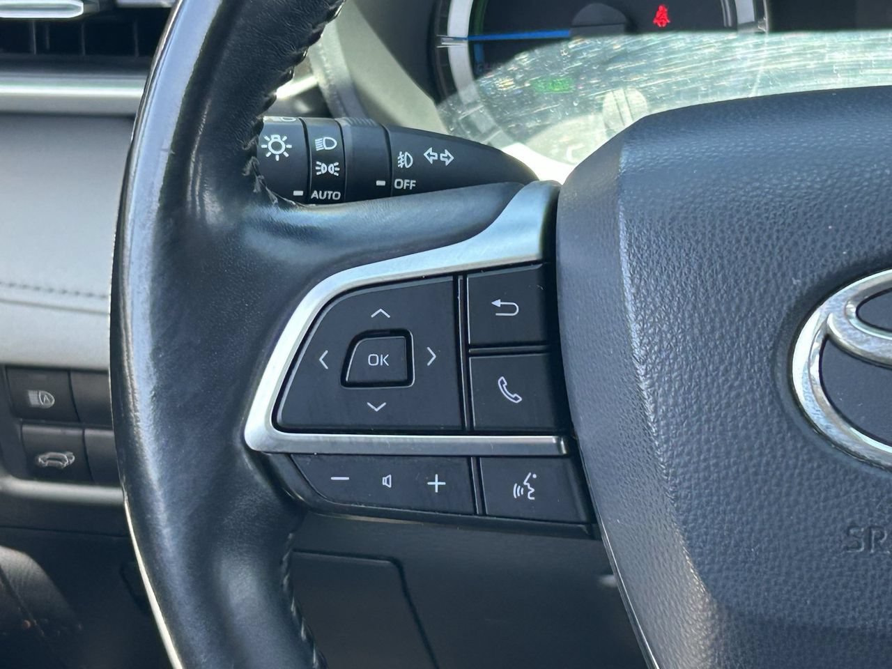 Used 2021 Toyota Highlander LE FWD image 24