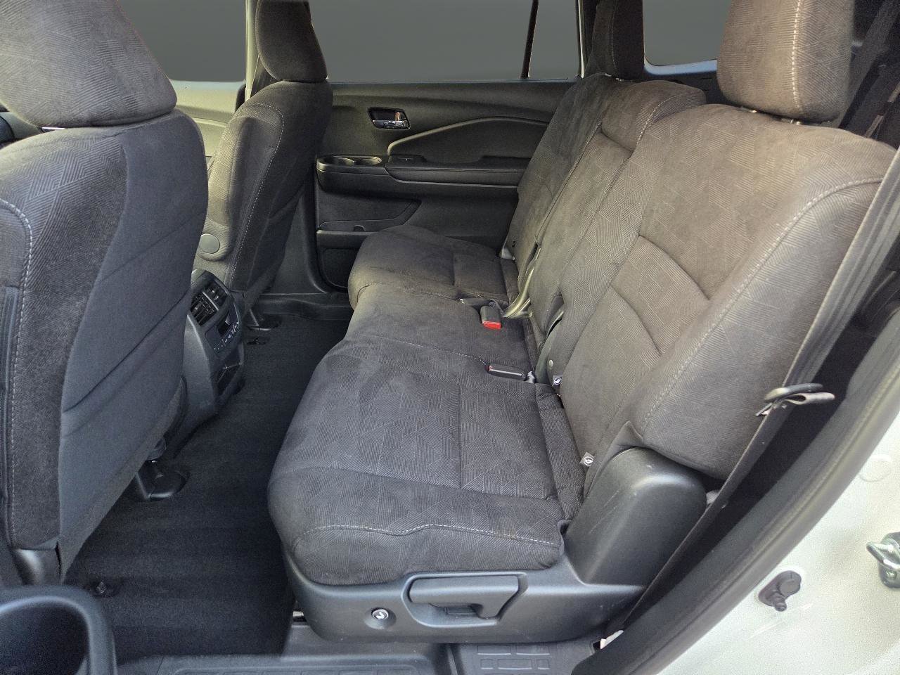 Used 2022 Honda Pilot Sport image 13