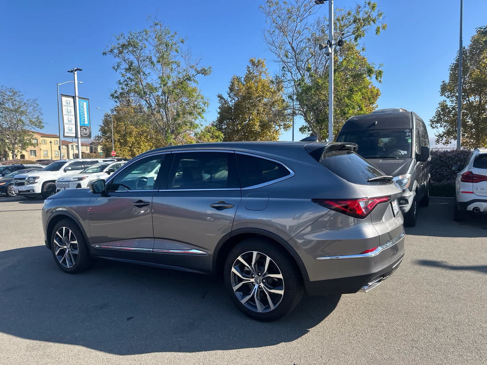 Used 2024 Acura MDX w/ Technology Package FWD image 4