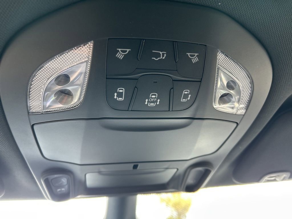 New 2026 Chrysler Pacifica Limited image 31