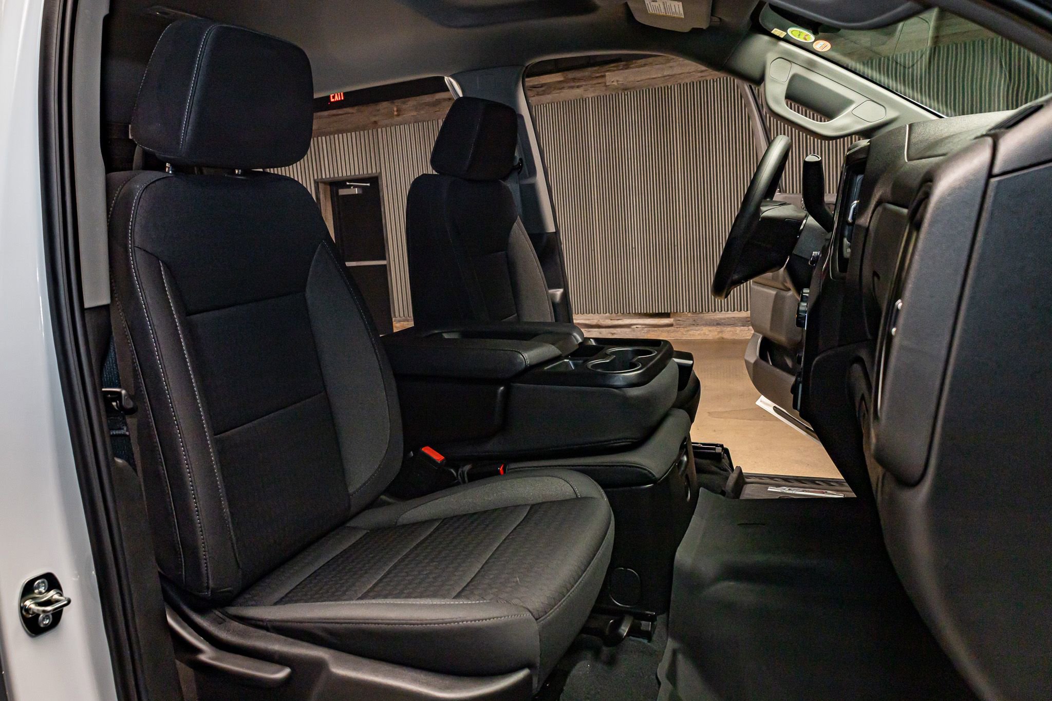 Used 2025 Chevrolet Silverado 1500 Custom Trail Boss w/ LPO, Dark Essentials Package image 29