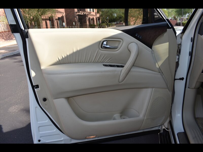 Used 2014 INFINITI QX80 2WD w/ Deluxe Touring Package image 18