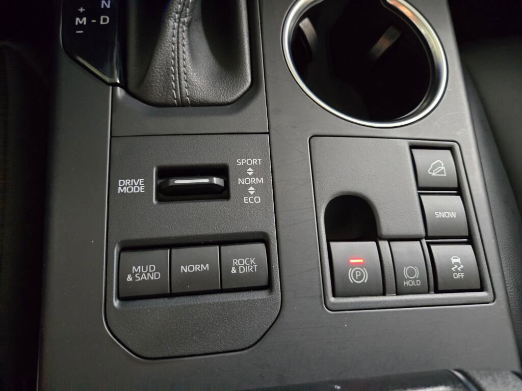 Used 2023 Toyota Highlander XLE image 16