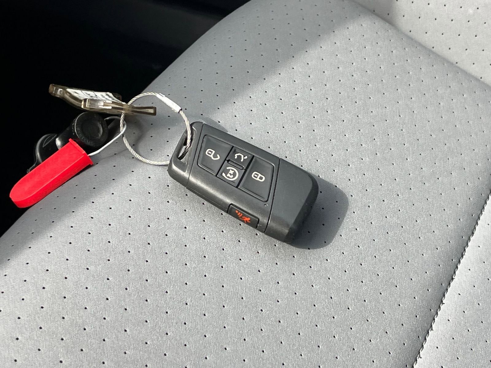 Used 2025 Volkswagen Jetta SE image 21