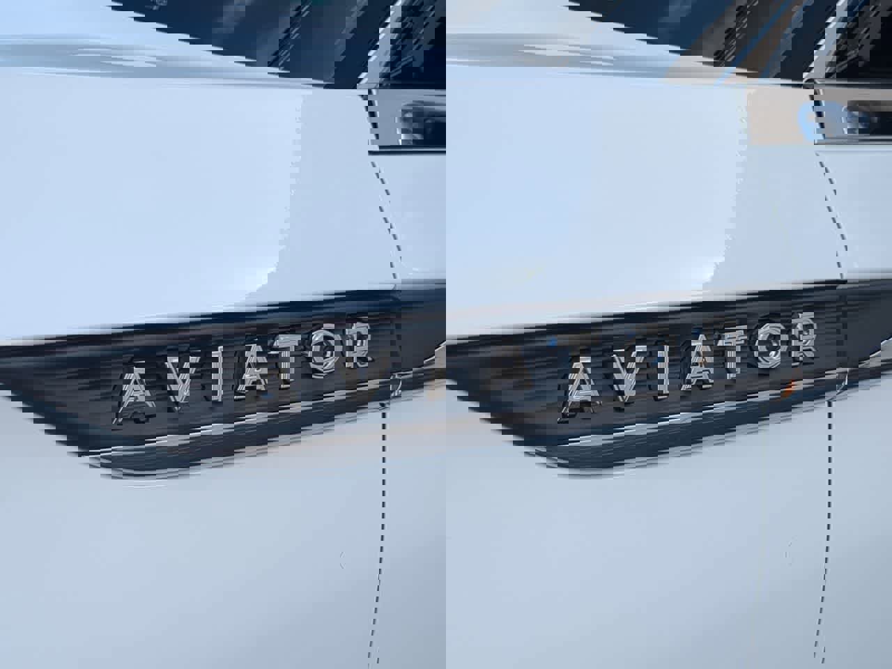 Used 2025 Lincoln Aviator Reserve w/ Luxury Package image 12