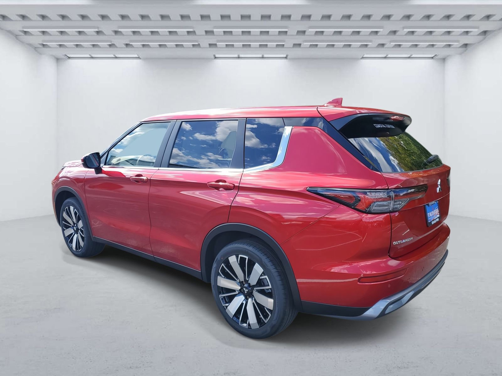 New 2025 Mitsubishi Outlander SE image 3