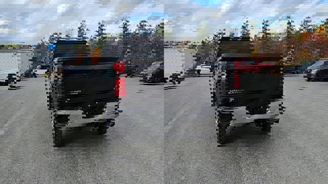 Used 2022 Chevrolet Silverado 2500 LT w/ Snow Plow Prep/Camper Package image 43