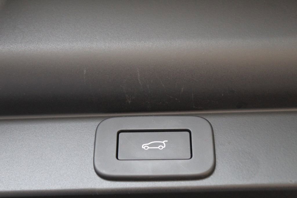 Used 2025 Land Rover Range Rover SE image 28