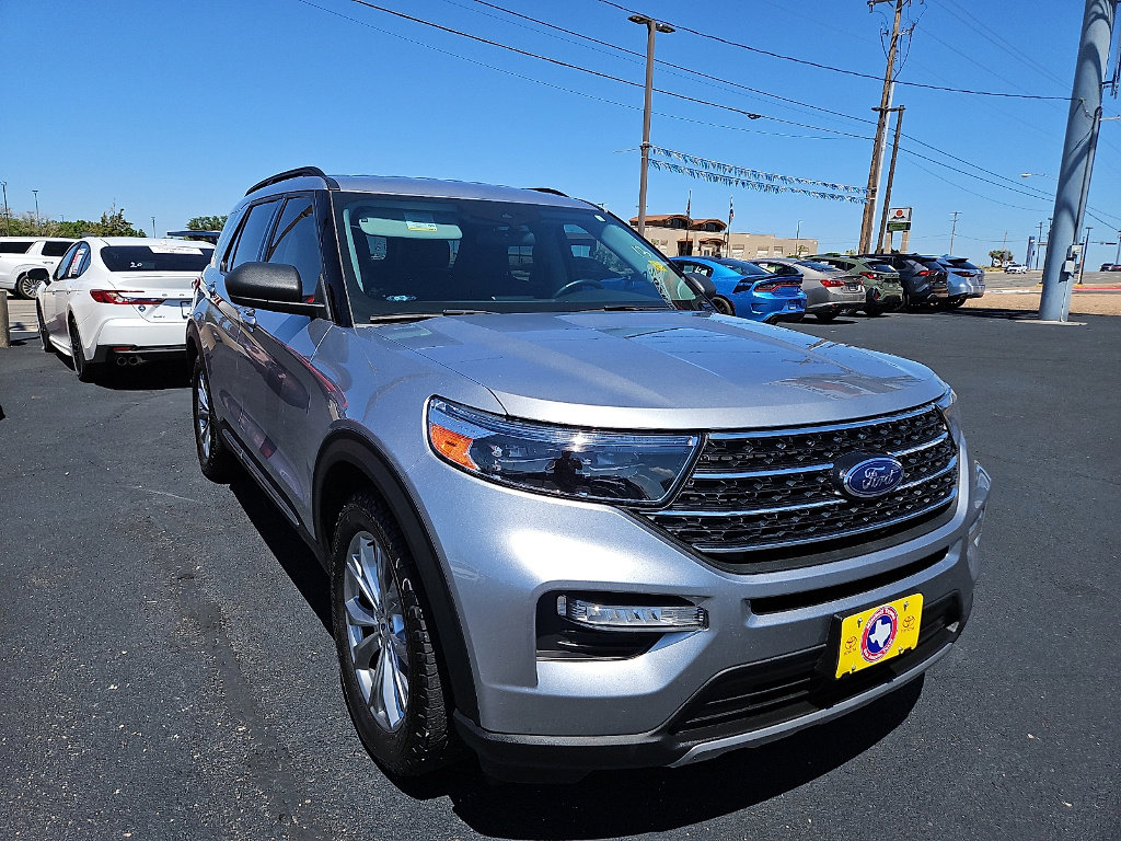 Used 2021 Ford Explorer XLT w/ Equipment Group 202A image 7